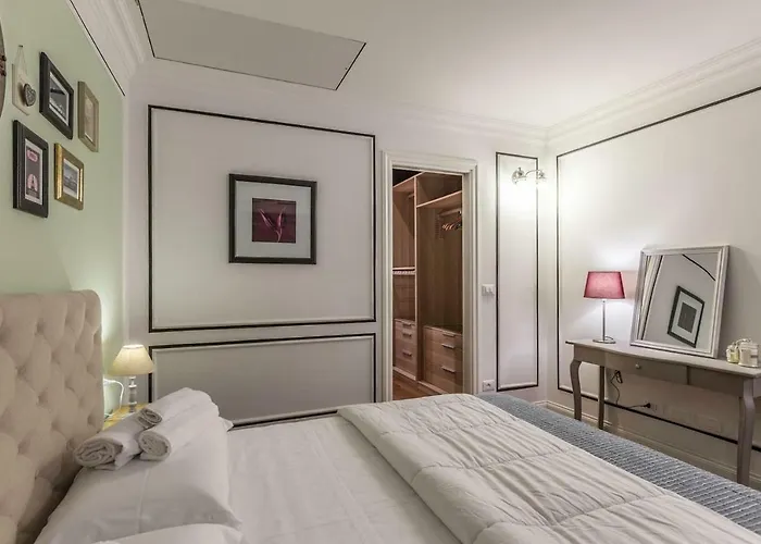 Delightful Carbonesi || The Place Bo Apartmán