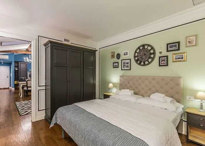 Delightful Carbonesi || The Place Bo Bolonia