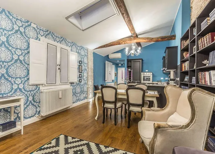 Delightful Carbonesi || The Place Bo Apartmán